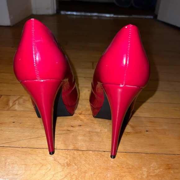 Guess Red Heels Size 7 - Picture 4 of 6